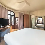 H10 Palacio Colomera 호텔