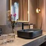 H10 Palacio Colomera 호텔