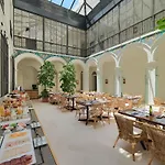 H10 Palacio Colomera 호텔