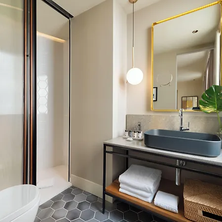 H10 Palacio Colomera Отель