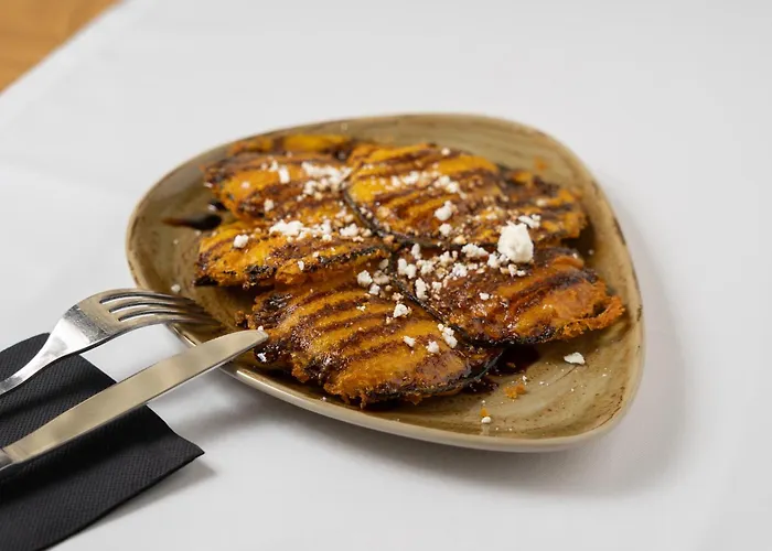 H10 Palacio Colomera Отель