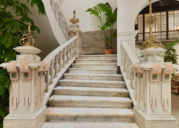 ホテル H10 Palacio Colomera コルドバ