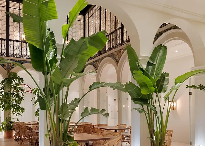 H10 Palacio Colomera ホテル 4*