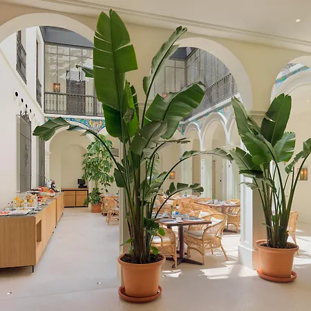 ホテル H10 Palacio Colomera コルドバ