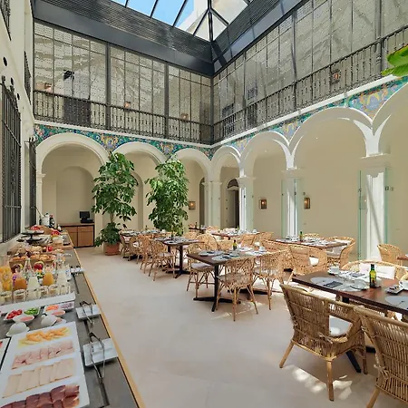 H10 Palacio Colomera ホテル